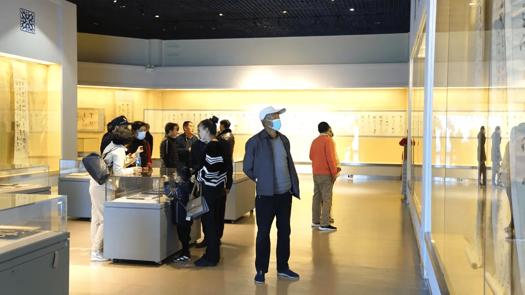 古拙峻峭静穆闲逸任逸浩书法作品展开展