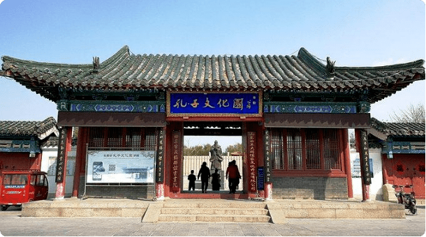 下午参观孔子文化园,文化园生动再现鲁国民居和儒家文化,随处皆可