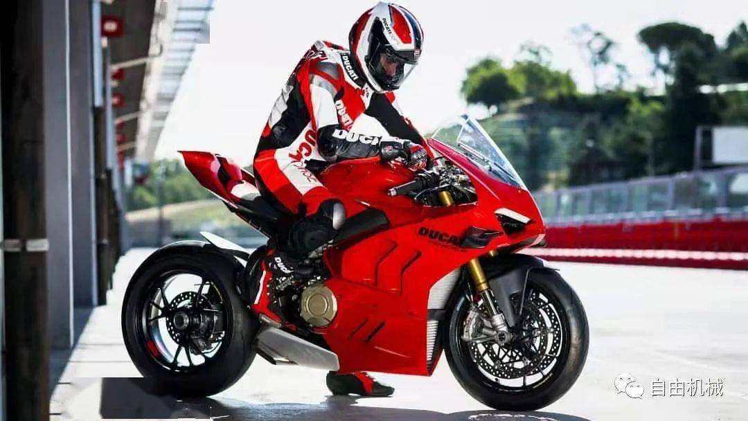时隔四年的再次进化杜卡迪发布2022款panigalev4s丨业界