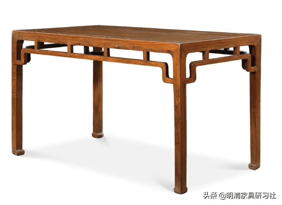 四面平结构在明代广泛地应用于杌凳,画桌,条桌,琴桌,香几,八仙桌,床榻
