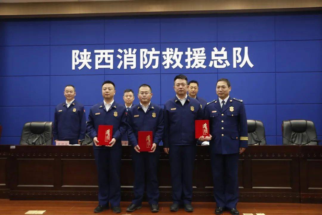 及个人颁发了奖牌和证书,作战训练处薛辉处长对评审活动进行了点评