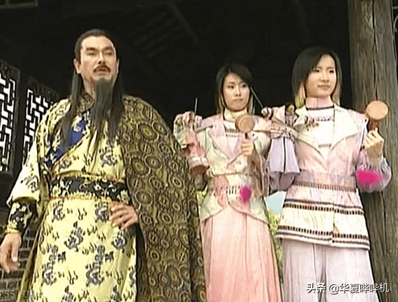 她们就是由娃娃和贝儿饰演的天池十二煞之首的—童皇组合.