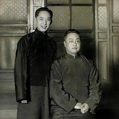 《万里缘》等剧目;还从诸如香学习花旦戏《拾玉镯》,《打樱桃》等