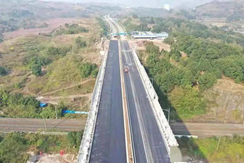 连接东部新城登瀛大道和桥河工业园区西齿大道,上跨川黔铁路和綦江河