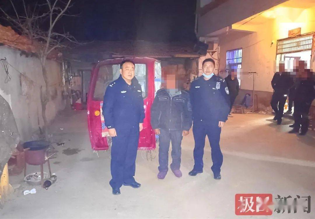 新洲区公安分局交通大队指挥中心接到群众报警,在318国道李集张信村