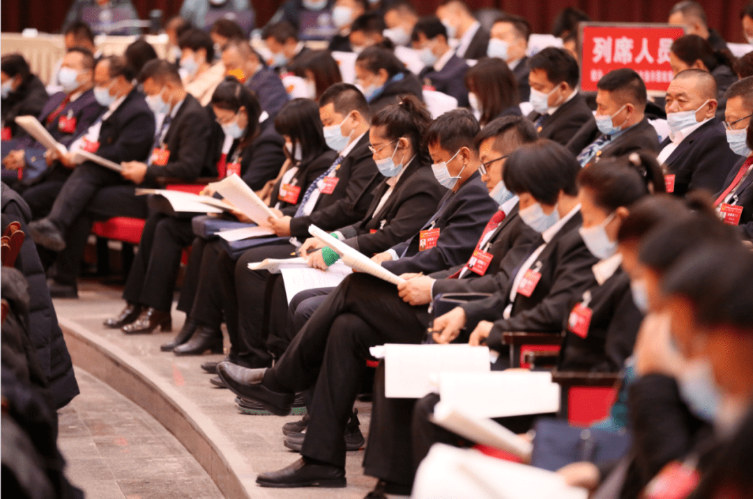 达拉特旗第十八届人民代表大会第一次会议隆重开幕