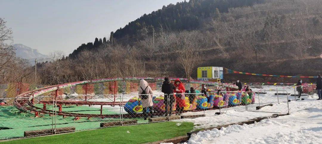 滑雪季济南卧虎山滑雪场