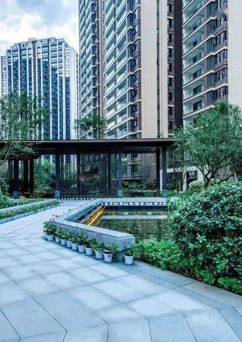 乐山邦泰·大渡河府(实景图)西昌邦泰·花熙府(实景图)邦泰集团稳健