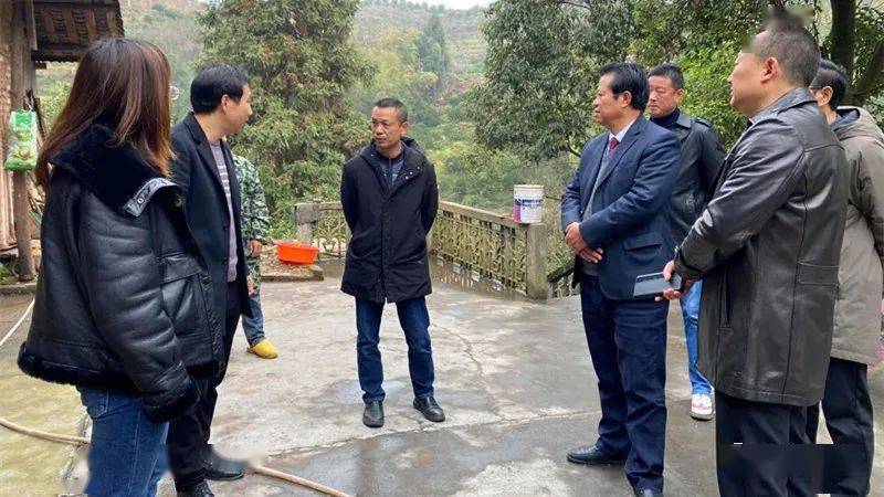 新春走基层送温暖丨自然资源局携手爱心企业走访慰问重病户等群众