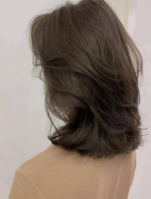 发型锁骨烫不火了,今年正流行的是“齐肩烫”,好打理还不挑脸型