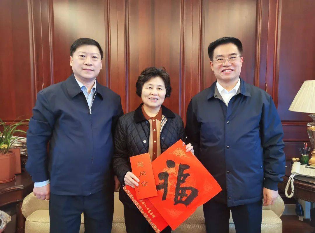 省人大常委会领导春节前看望慰问老同志_工作_习近平_老干部