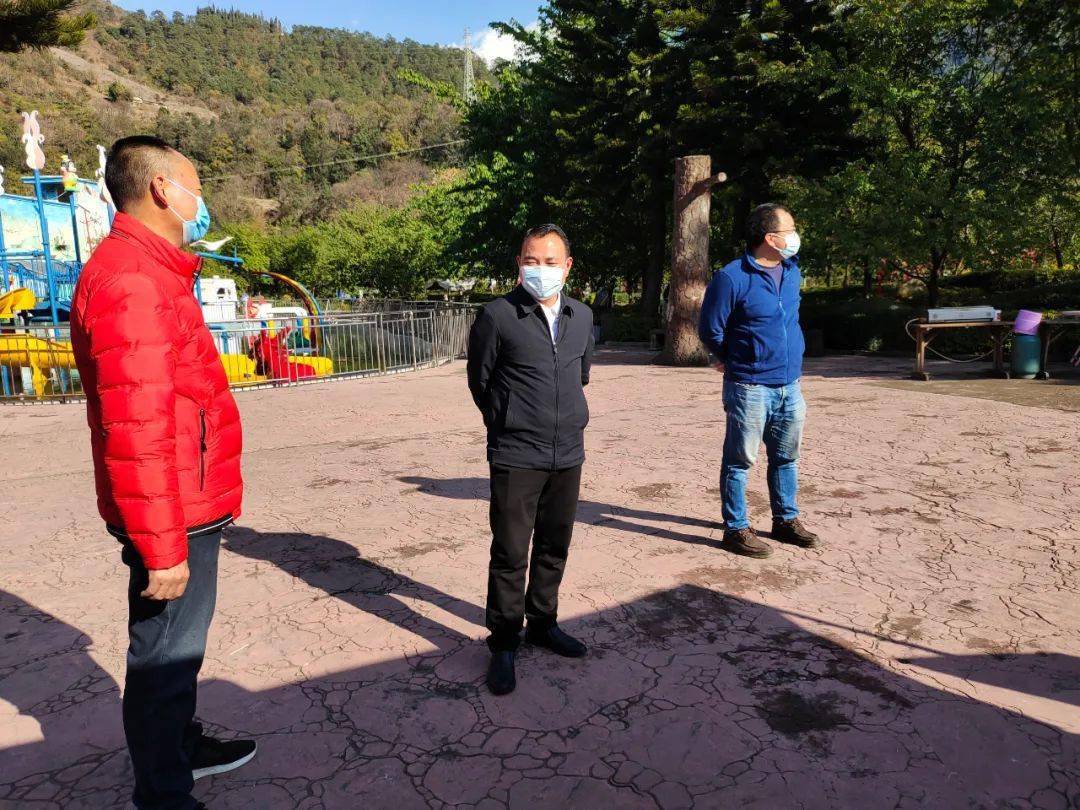 1月26日,县政府副县长高文华带队开展春节前安全生产,疫情防控和森林
