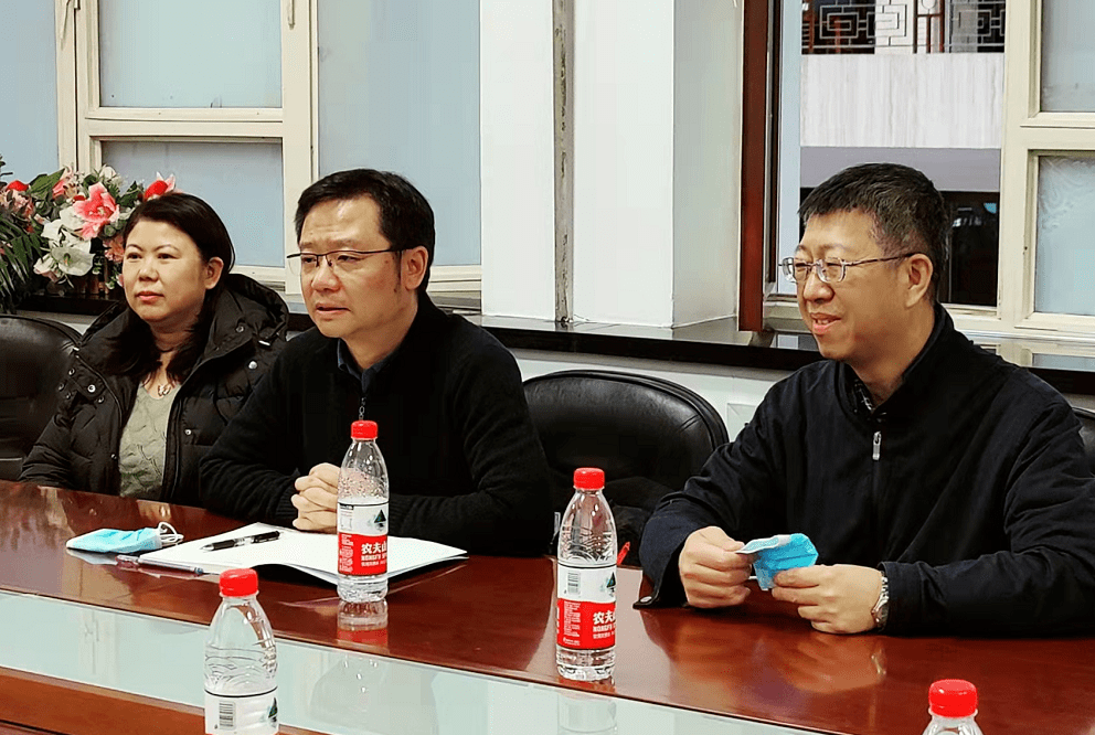省人社厅副厅长何衍春看望慰问哈尔滨医科大学周钦教授
