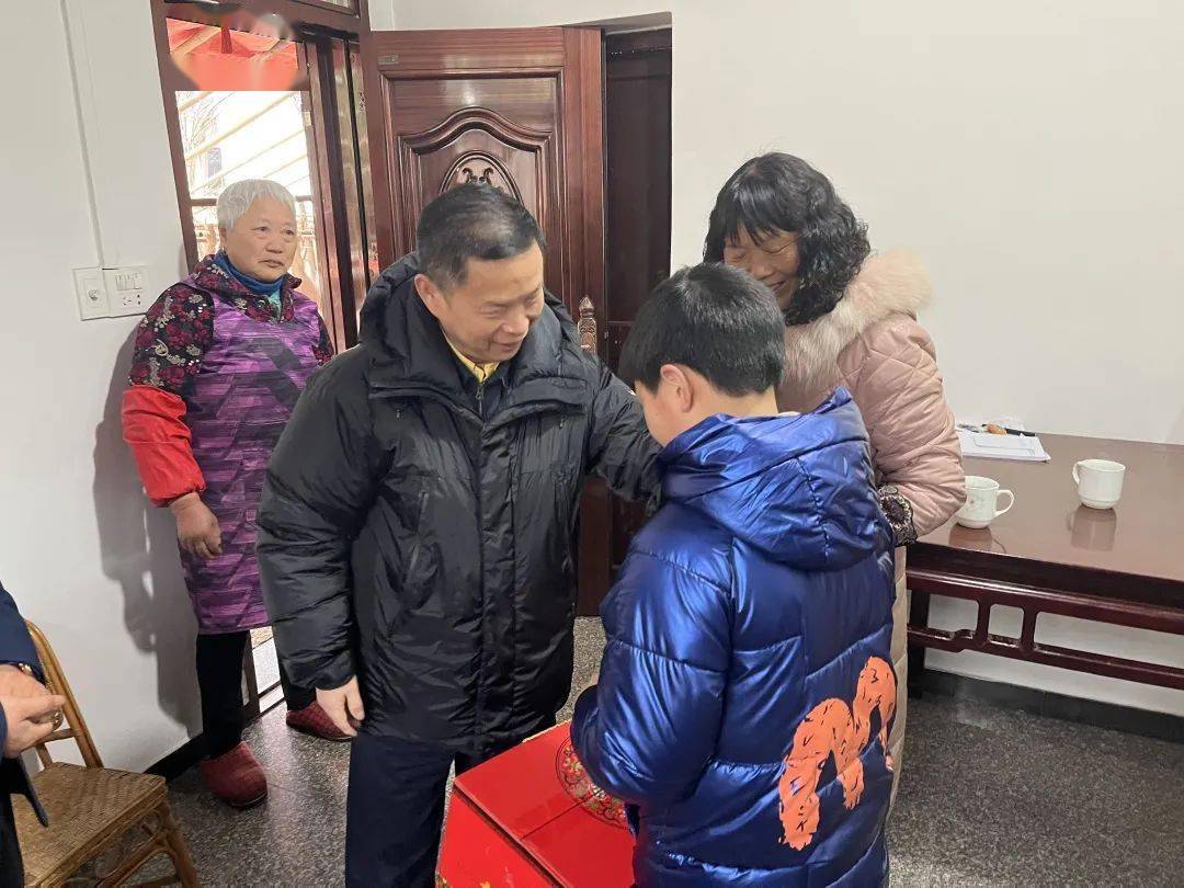 送温暖送服务送学习平水镇开展三送系列新春慰问活动