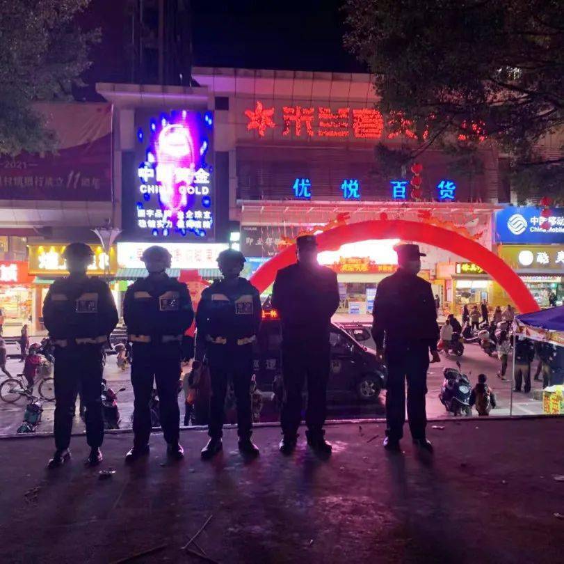 不容小觑藤县发生两起一氧化碳中毒被紧急送医救治幸好有他们帮忙开路