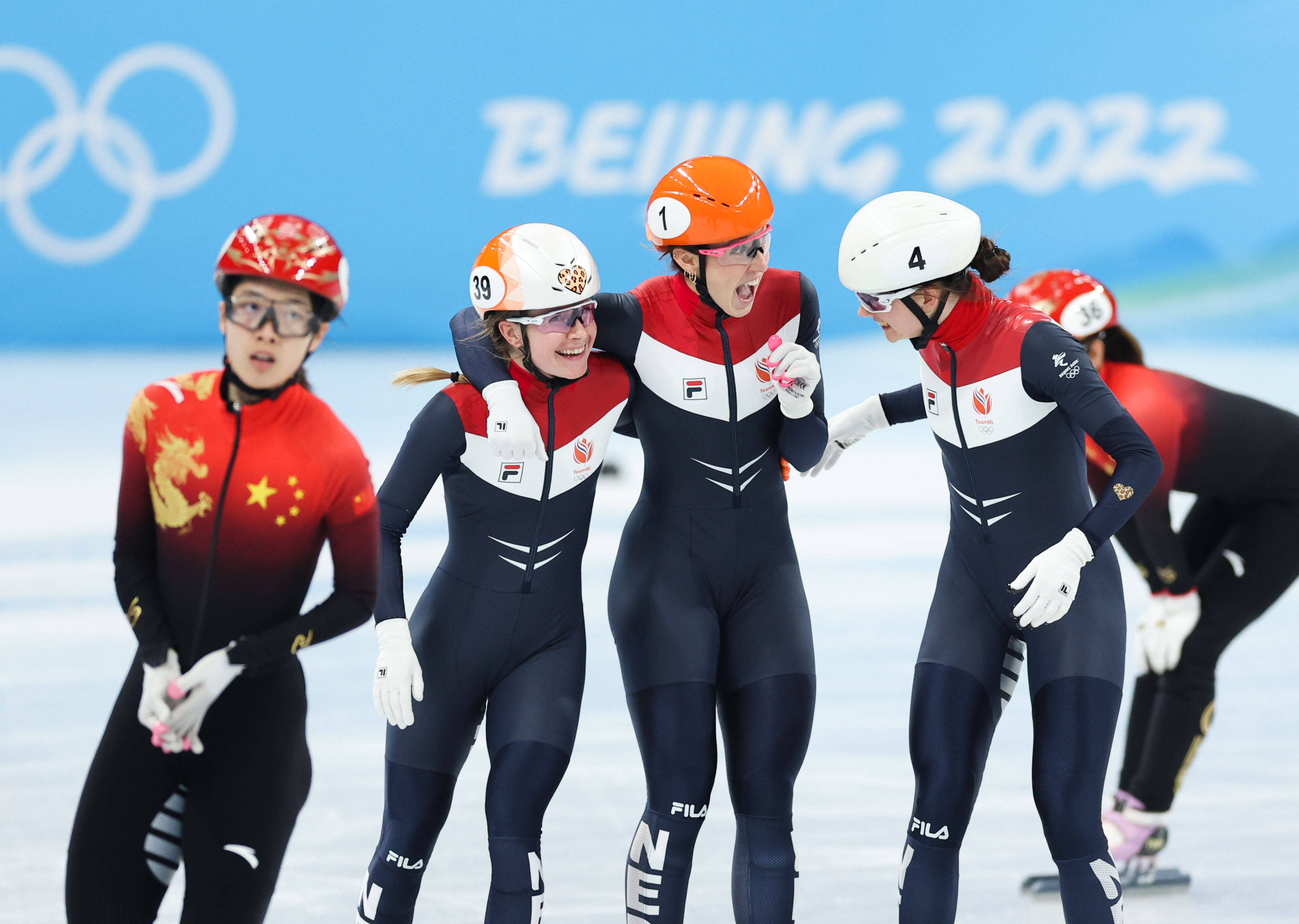 杨磊 摄当日,北京2022年冬奥会短道速滑项目女子3000米接力半决赛在