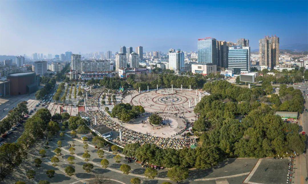利州广场满城好山好水,诚邀八方来客交通谱新篇广元市自古为入川的