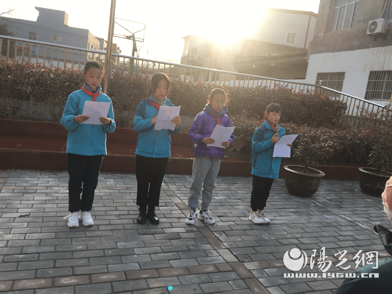 为弘扬雷锋精神,学习雷锋精神,西安市灞桥区高桥小学开展了学雷锋系列