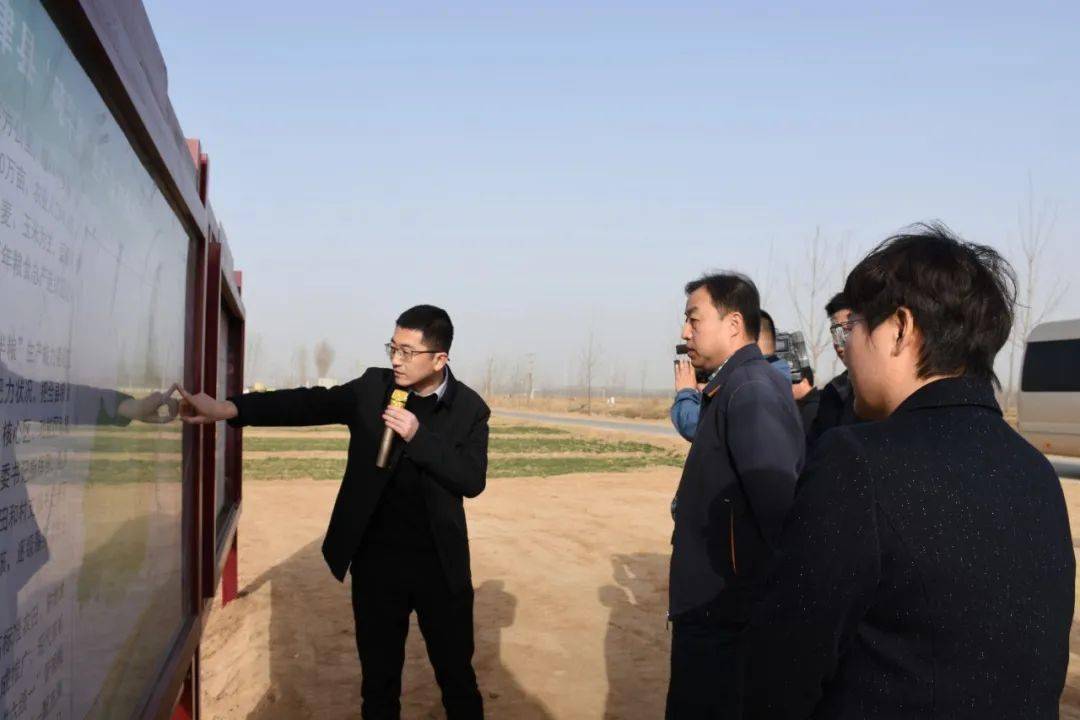 县委副书记,县长赵之达,副县长,雷集镇党委书记隋荣霞参加有关活动.