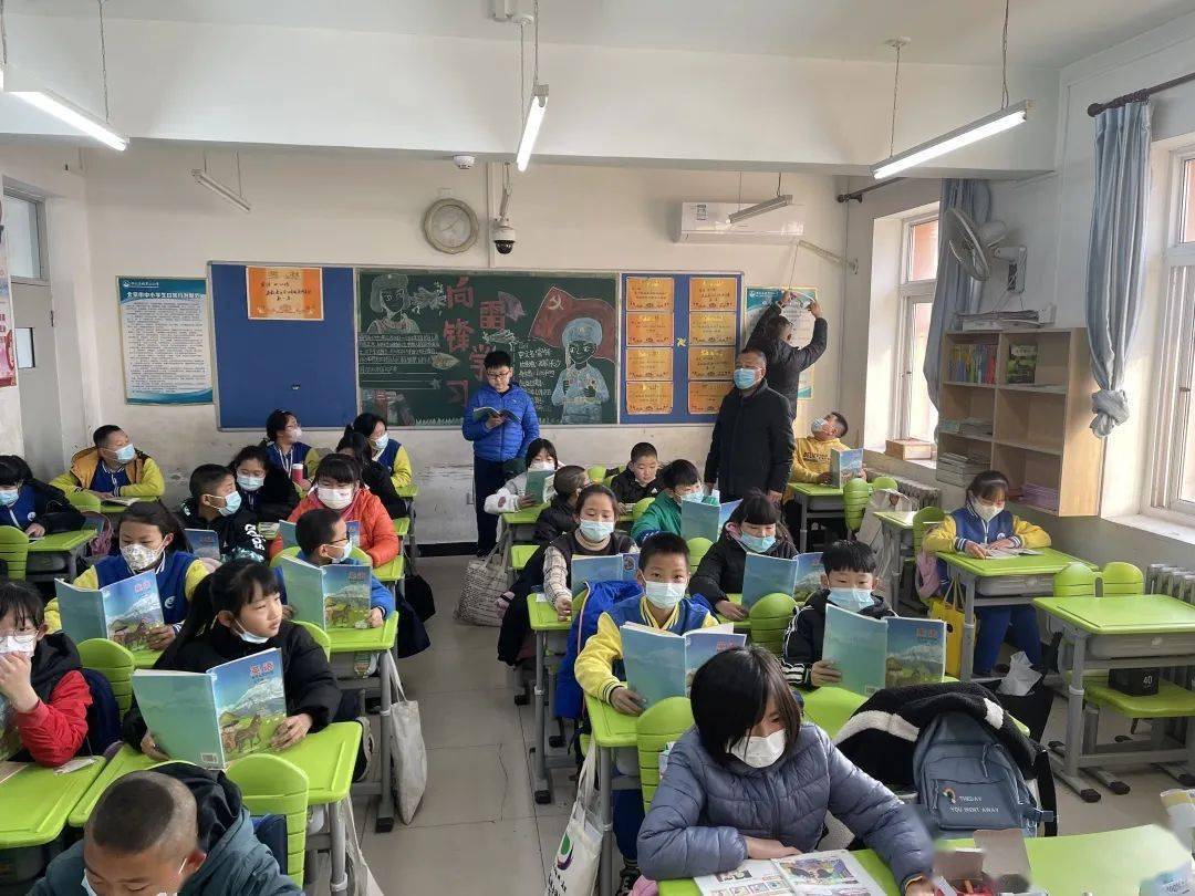 居安思危筑牢校园安全防线马坡二小召开春季学期安全稳定疫情防控工作