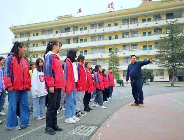 昭阳区永丰中学数十枚奖牌彰显学校体育辉煌