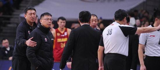 cba重罚方俊却对杨宏峰网开一面,姚明不能不管_处罚_裁判_联赛