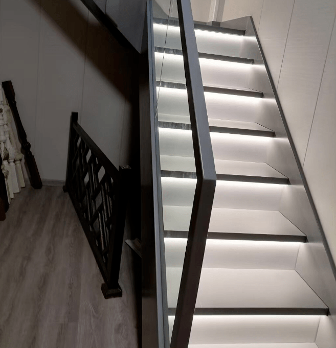 石材楼梯灯带常见的做法及其注意要点_方式一_mm_位置
