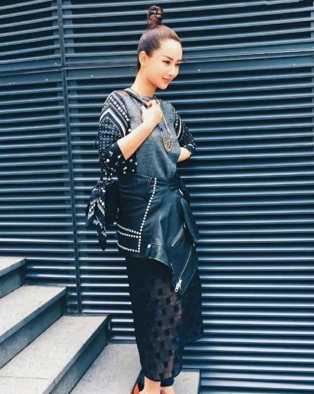 发型有种“整容”叫杨紫扎丸子头，少女感全无，网友：差点以为是蔡明