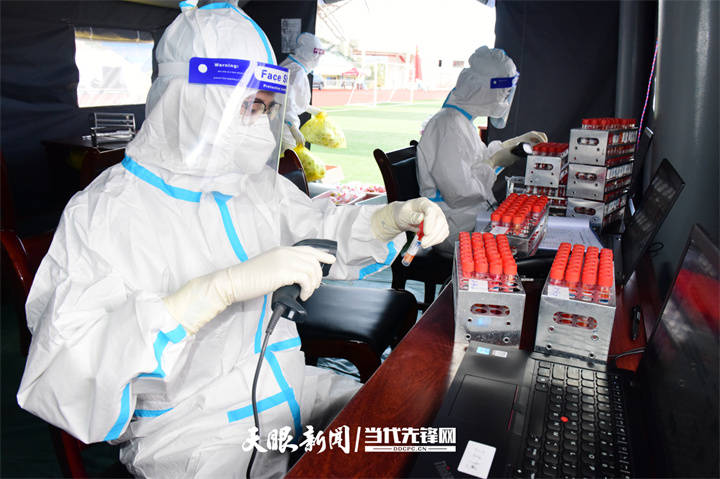 天眼直击务川全员核酸检测方舱内外与病毒的赛跑分秒必争