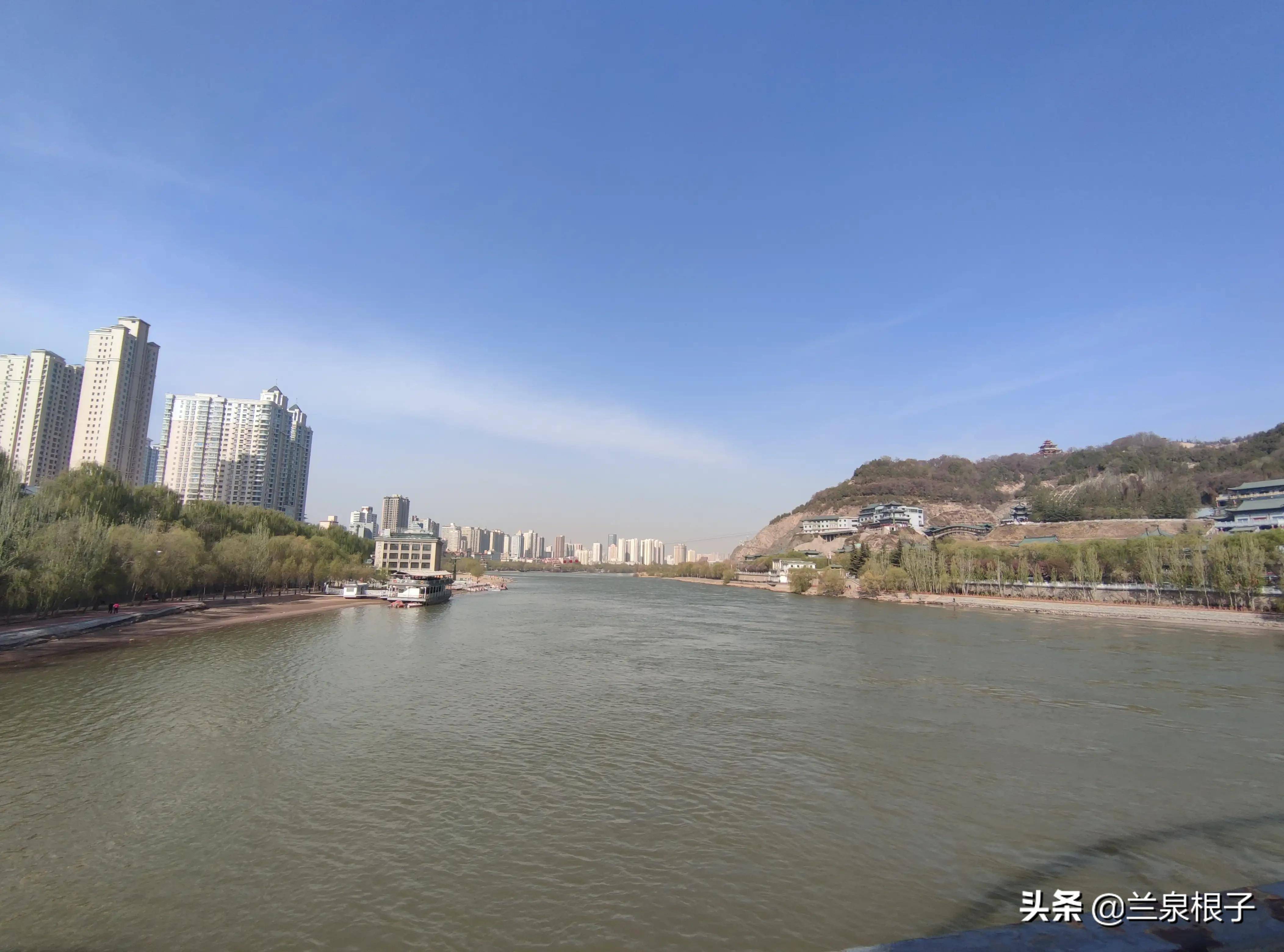 春花盛开季节的兰州黄河风情线_塔山公园_雕塑_文字