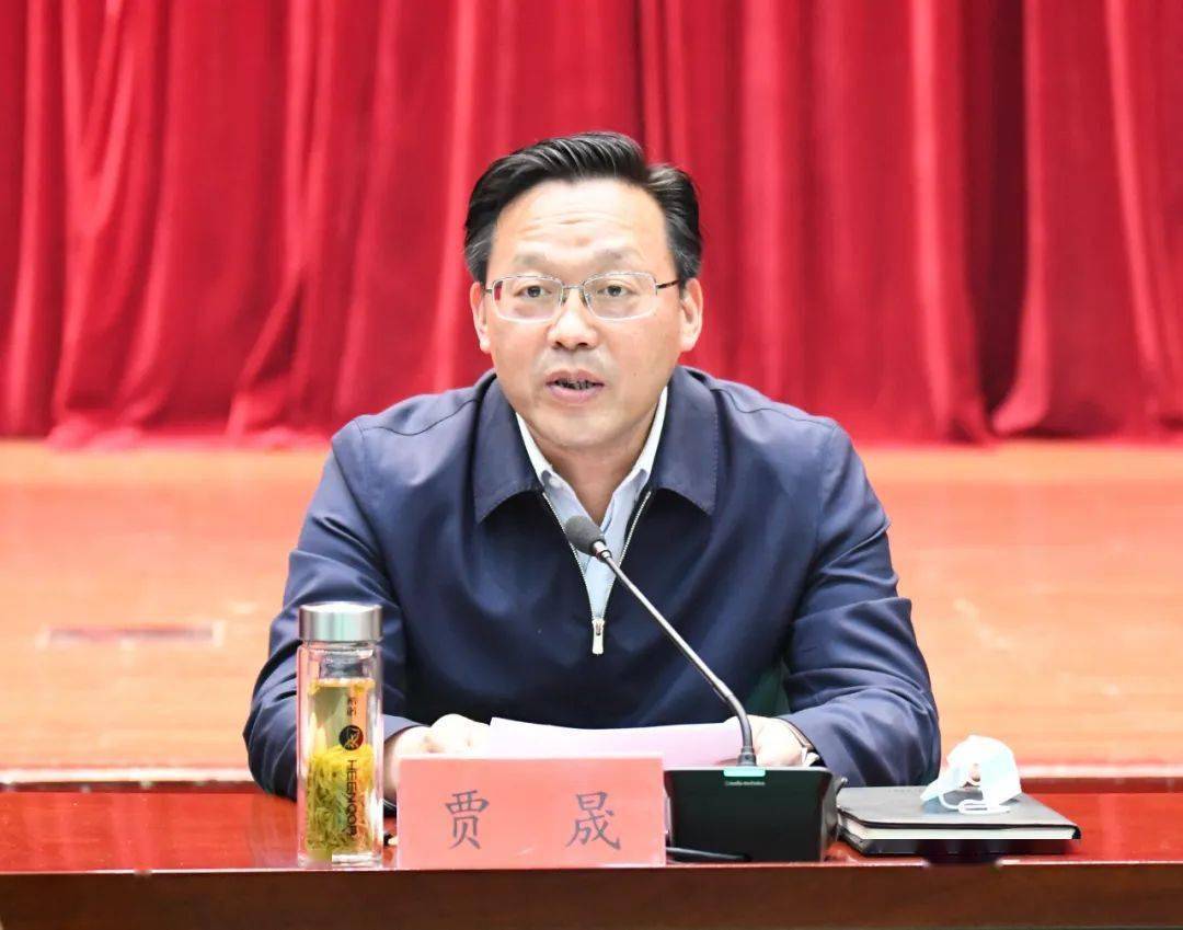 就贯彻落实好会议精神,市长贾晟要求,全市上下要以劳模精神作指引