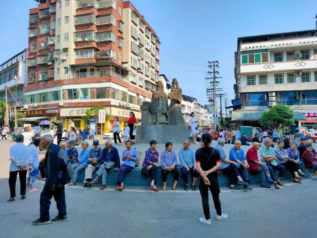 耗子哥在曲水赶完场就马上开车来到李渡镇赶场_老街_社会_人流量