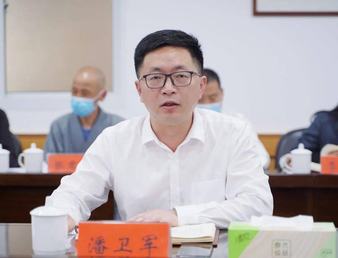 镇人大主席潘卫军认为在市委提出"两城两湖"宏伟战略蓝图的背景下,大