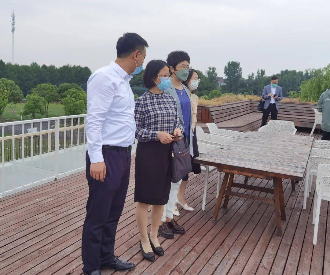 镇领导吴惠华,钱锋,陈娟,金庆成参加调研.