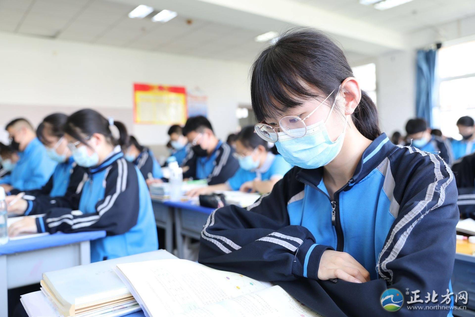 近半学生戴眼镜 青少年近视问题不可忽视_孩子_呼和浩特市_中小学校