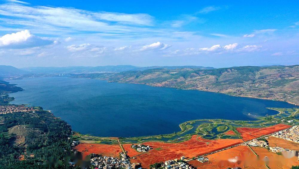 航拍云南昆明阳宗海明湖湿地公园