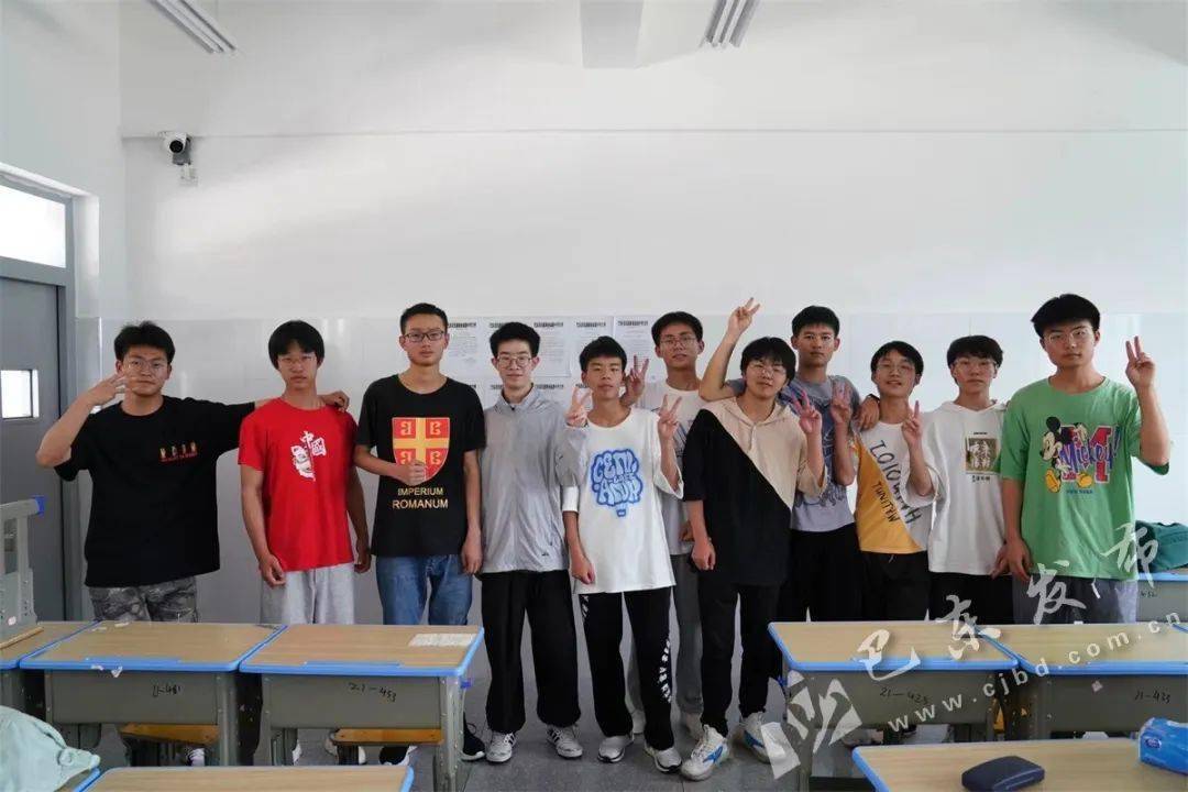 巴东一中,巴东三中,光明中学和职业高中共计2483人将在巴东一中考点