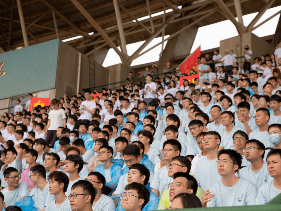 雷畅 邓皓迪 唐潇珺 田小焮 徐靖博 邱锦涛刘舒婷 李佳琪 卢灵 胡诣