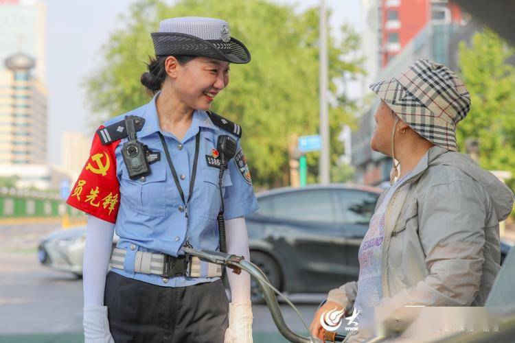 「组图」夏至日济南高温继续 40℃下交警坚守岗位_刘经纬_解旺_毕胜