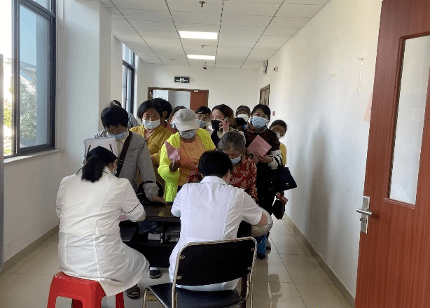 4完善跟踪随访,优化工作成效"两癌"是指宫颈癌和乳腺癌,筛查项目主要