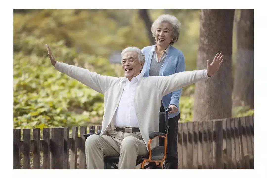 "废物式养老,正在毁掉大量老年人的养老生活…_年轻人_年龄_父母