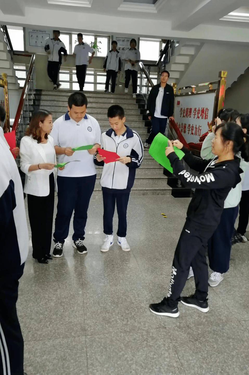 今后,鹤北高级中学工会将继续加大宣传力度,创新活动形式,共同守护未