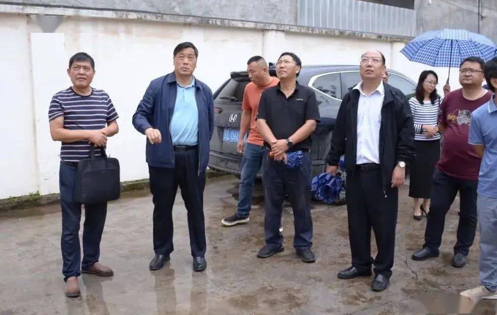 6月27日,大理州人大常委会副主任,州总工会主席王正林一行到南涧调研