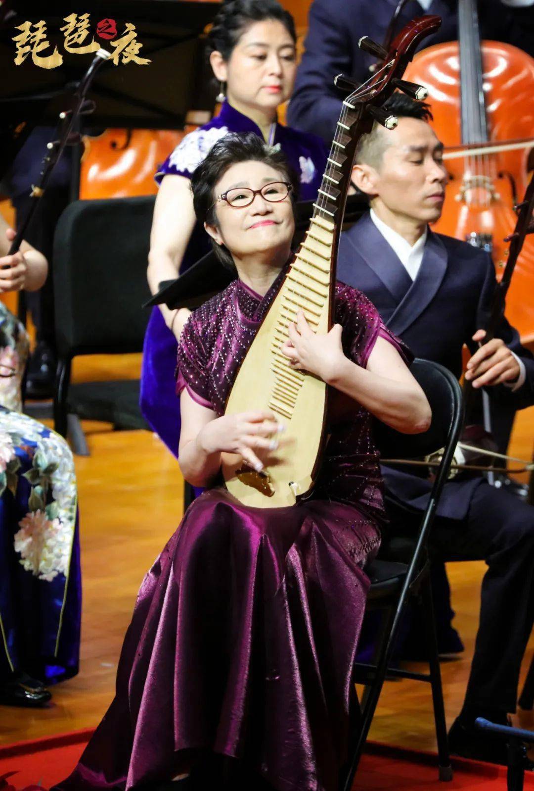 "云想衣裳花想容,春风拂槛露华浓,琵琶演奏家陈音首次牵手中央民族