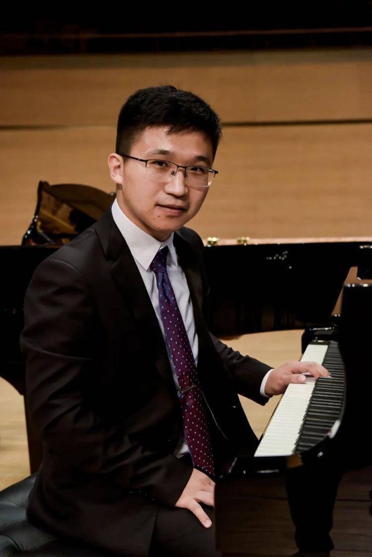 中央音乐学院副教授博士旅美青年钢琴家王天阳为您带来钢琴独奏音乐会
