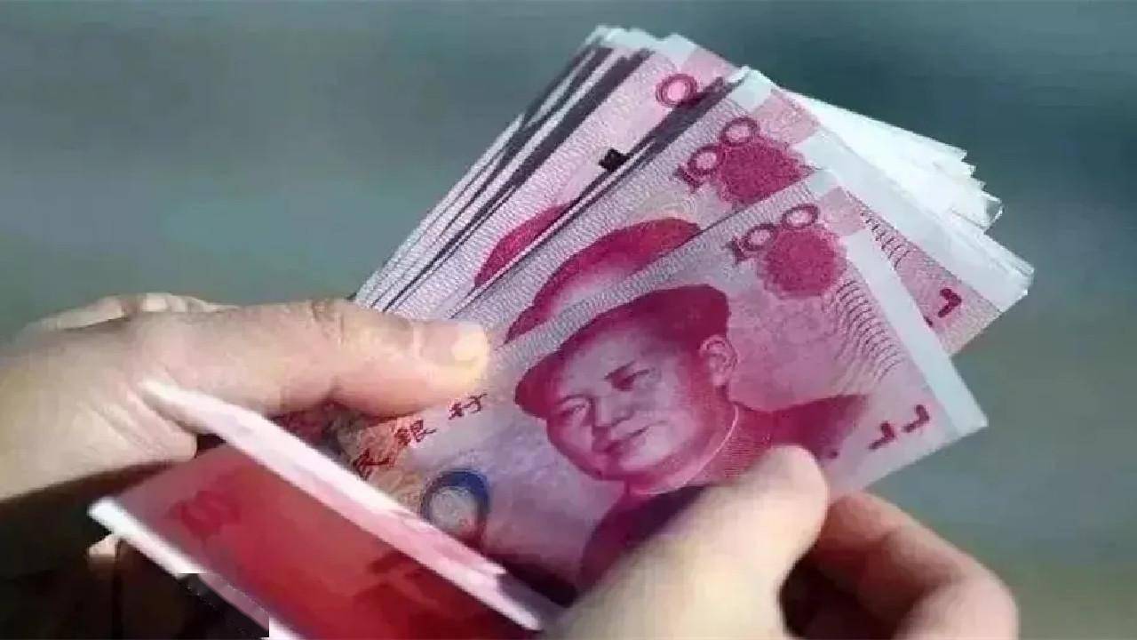 干了一个暑假,洪战辉从老板那里拿到了700块钱的薪水,这对洪战辉而言
