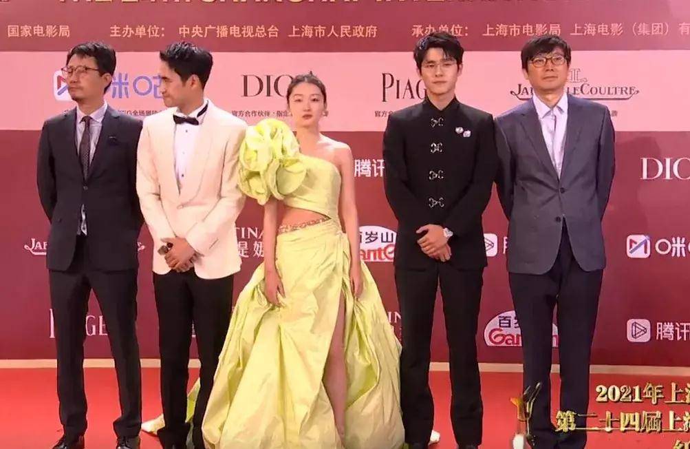 上海电影节开幕式:谢霆锋帅气依旧,朱一龙圆寸造型神