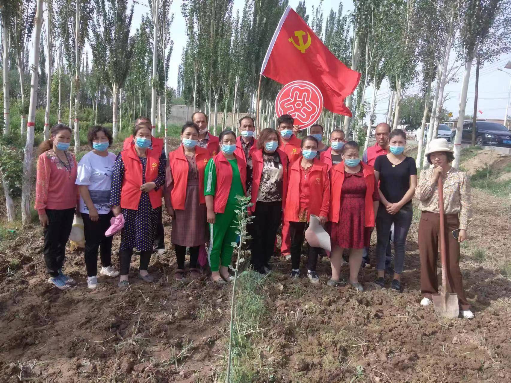 轮台县哈尔巴克乡:朵朵"石榴花"绽放千万家_志愿_孤寡老人_服务