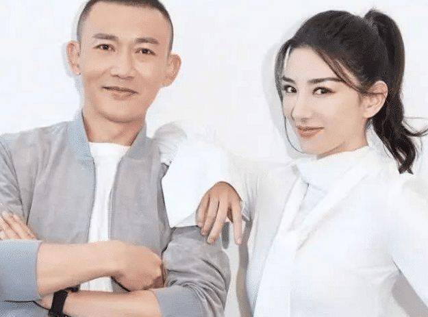 间,匆匆的坐飞机赶来,就为了这20分钟的出镜帮助黄奕提升直播间人气