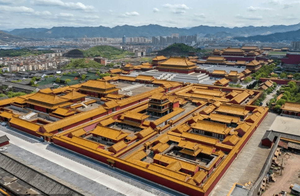 中国最成功的人造景区，占地5万多亩，拍摄过百部经典影视剧